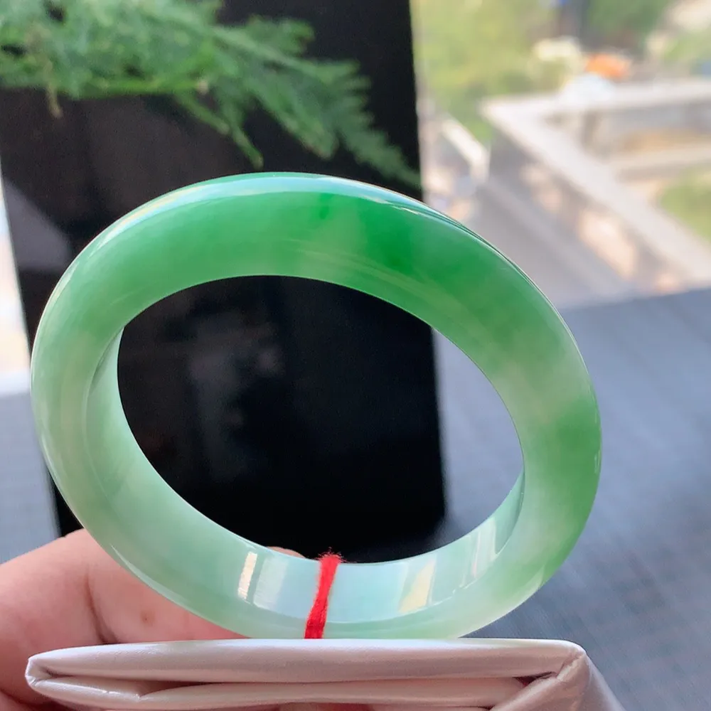 正圈冰糯阳绿 无瑕 尺寸:54.8/12.8/8.8 色好🥰🥰