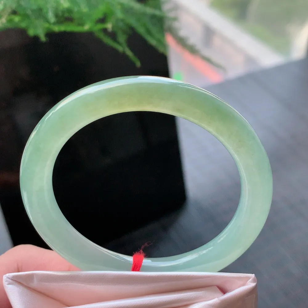 圆条高冰黄翡 无瑕 尺寸:53.1/8.5 种色俱佳