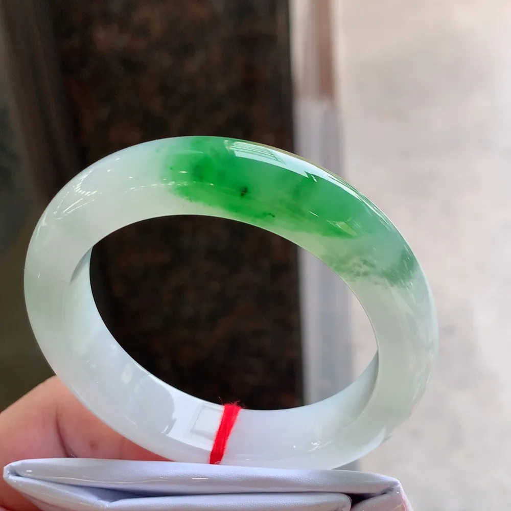 正圈冰阳绿 无瑕 尺寸:55.7/13.4/9.3 种色俱佳