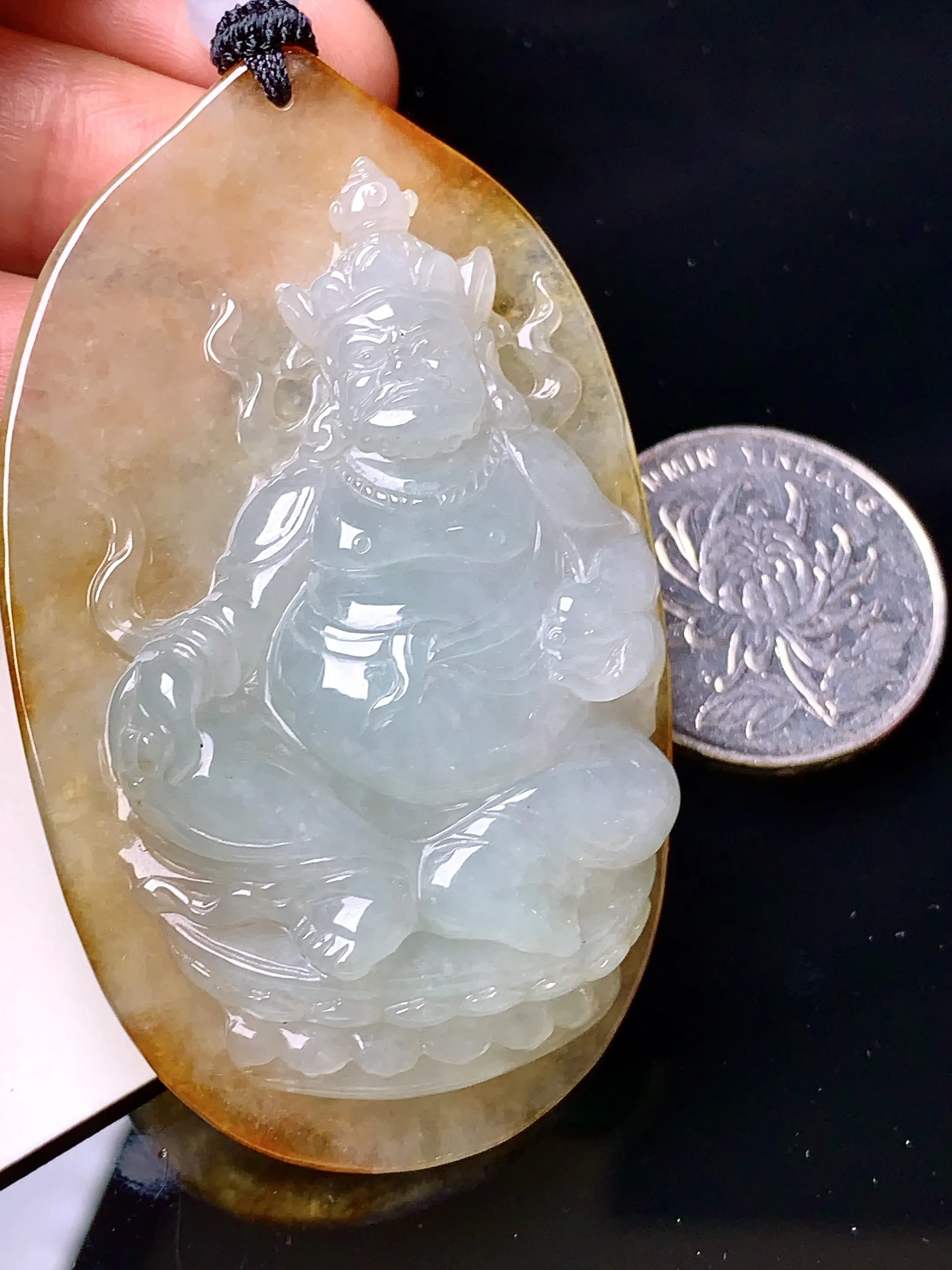 黄翡黄财神吊坠 玉质细腻 色泽清新艳丽 整体尺寸63.8*38.3*12.2