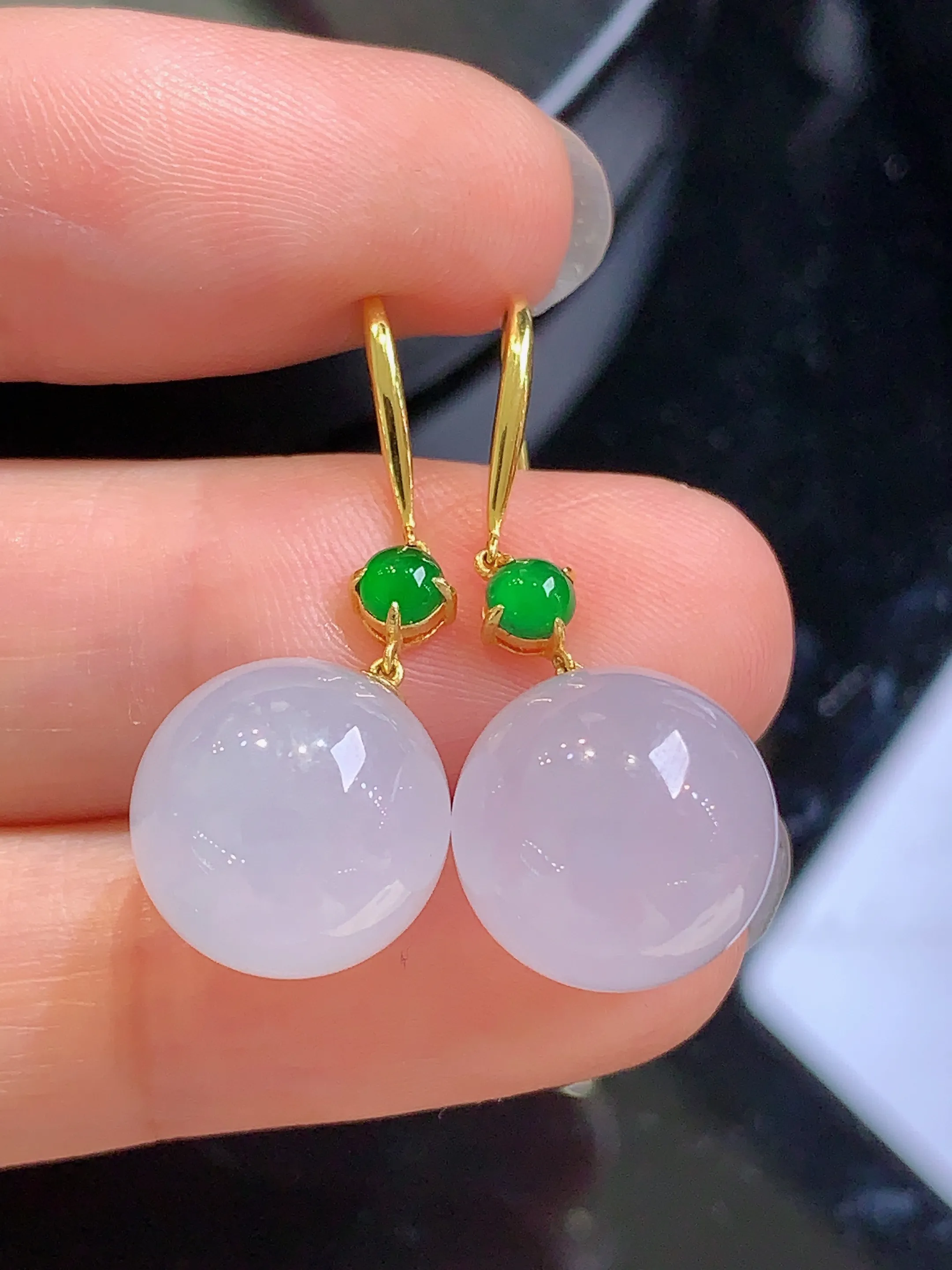 18k金镶嵌冰种圆珠耳坠 玉质细腻 色泽清新艳丽 整体尺寸29.6*12