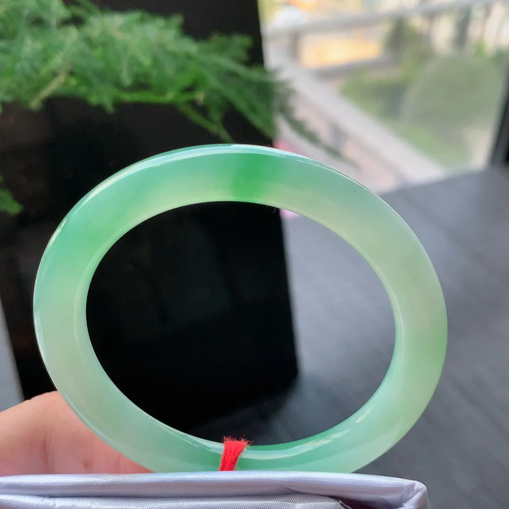 圆条高冰阳绿 无瑕 尺寸:54.1/8.2/8.6 种色俱佳🥰🥰