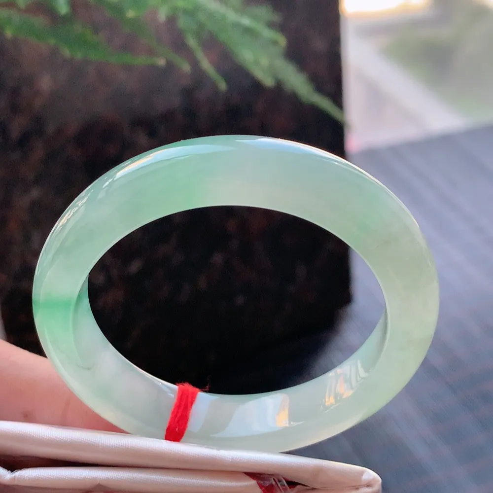 贵妃高冰阳绿 微皮纹 尺寸:56.1/48.1/11.5/8.2 种色兼备