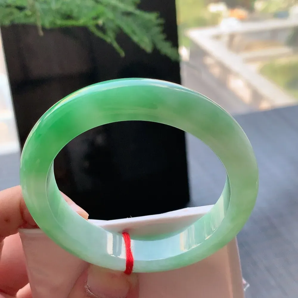 正圈冰糯阳绿 无瑕 尺寸:54.8/12.8/8.8 色好🥰🥰