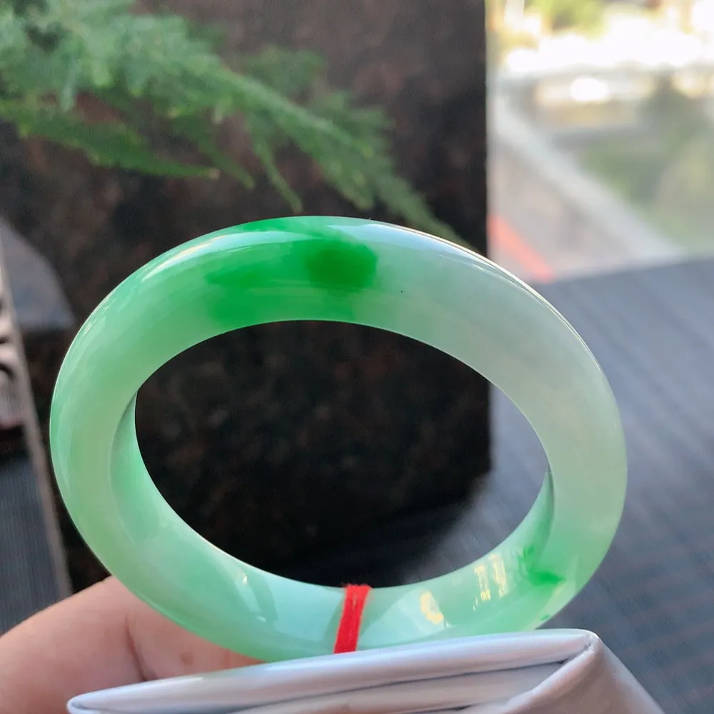 正圈白底青阳绿 无瑕 尺寸:55.4/12.5/8.6  色阳