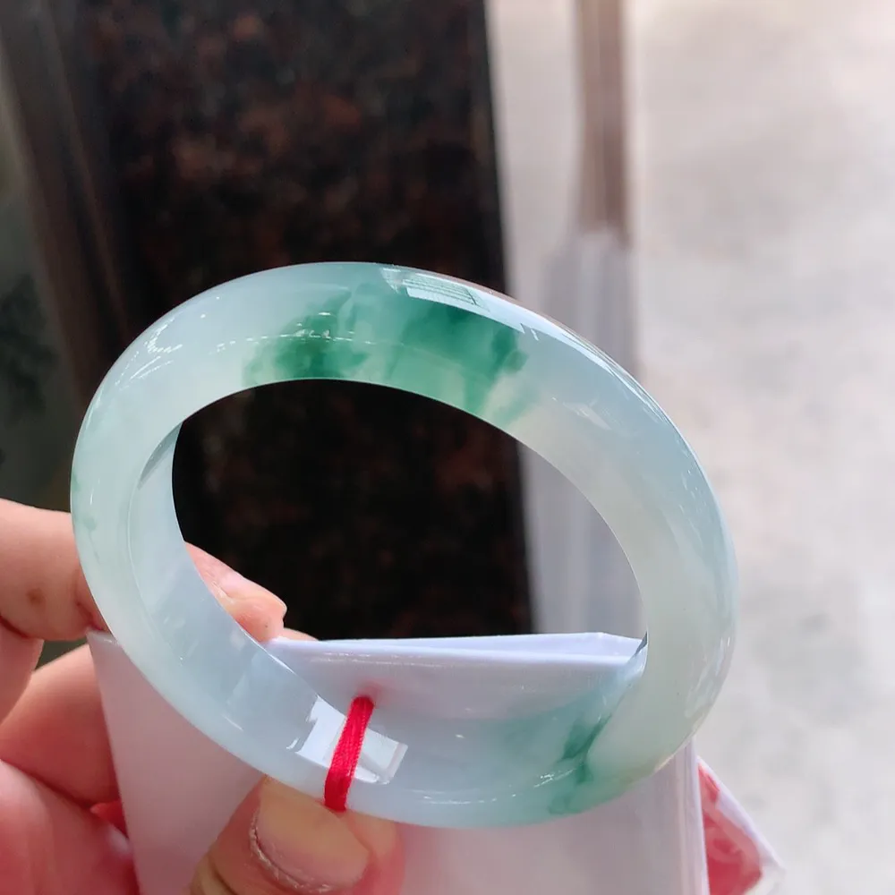 正圈冰飘花 无瑕 尺寸:55.7/12.3/8.5 花美