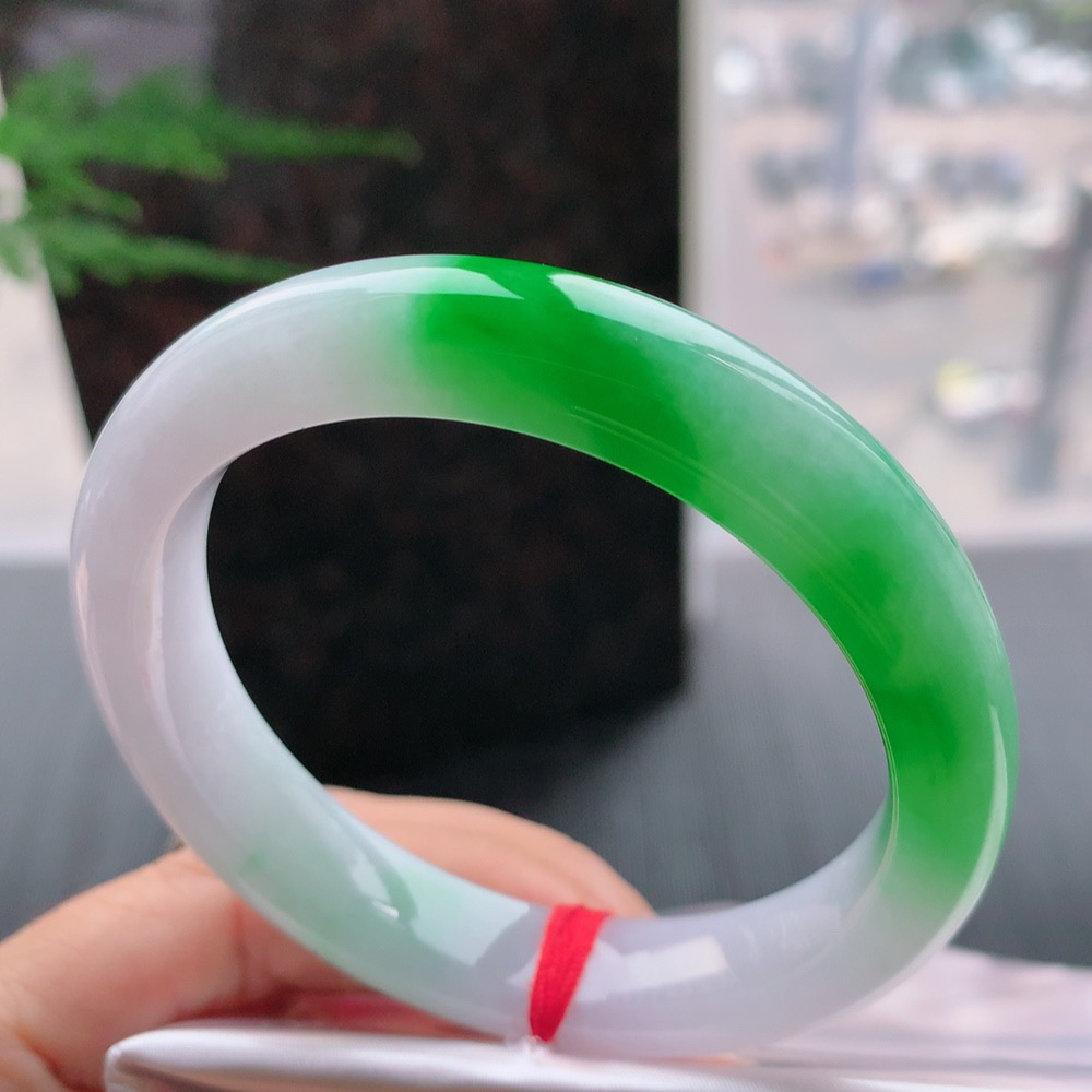 正圈一大节阳绿 无瑕 尺寸:54.2/11.7/8.4 色阳