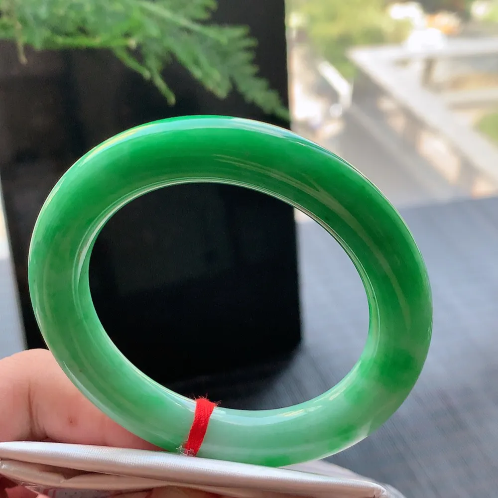 圆条一大节阳绿 无瑕 尺寸:51.7/11.1/10.7 色好