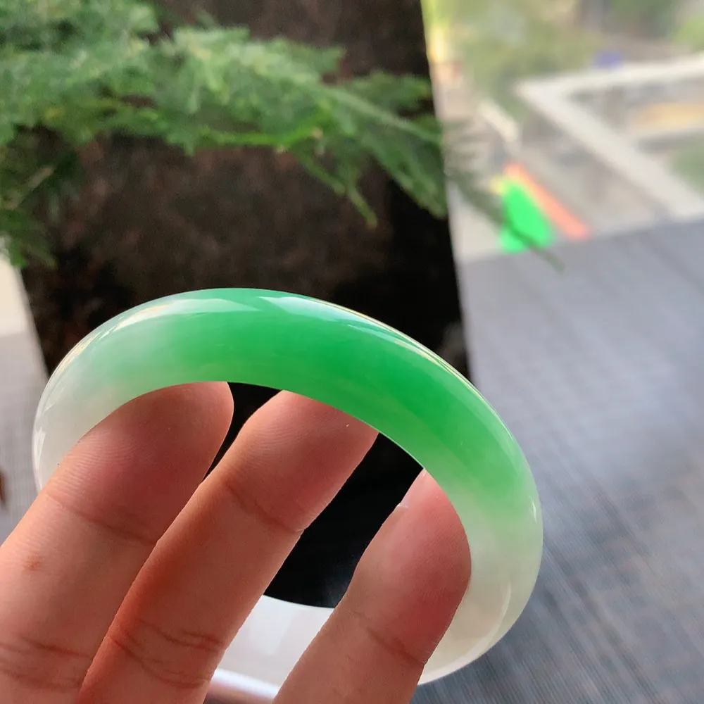 正圈一大节阳绿 无瑕 尺寸:54.8/13.1/8.8 色阳