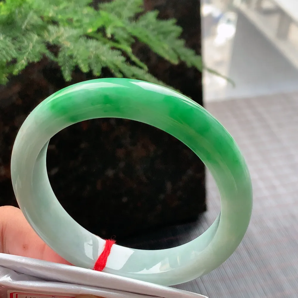 正圈冰糯阳绿 微纹 尺寸:57.1/12.1/8.7 色好