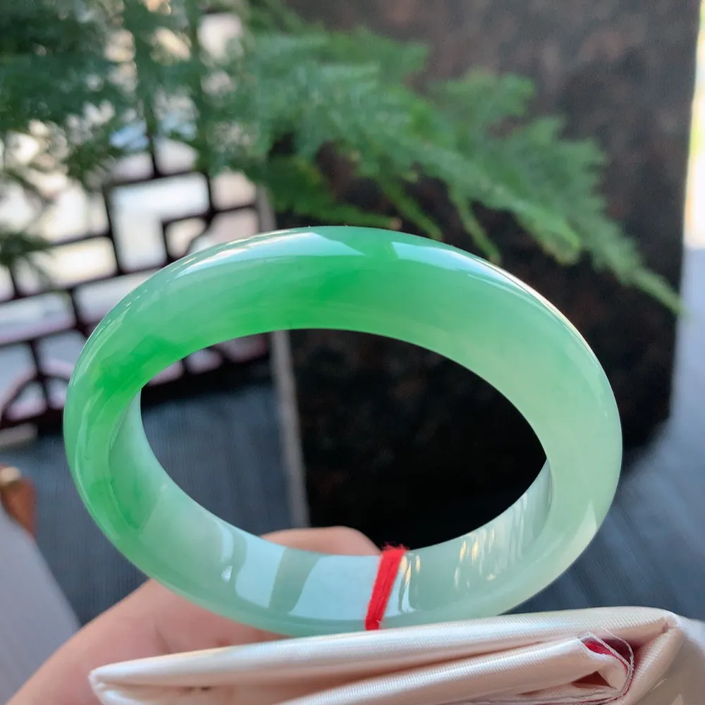 贵妃冰阳绿 无瑕 尺寸:53.1/45/12.1/7.1 种色兼备