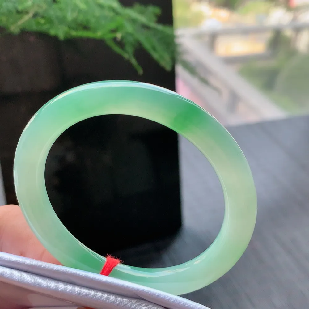 圆条高冰阳绿 无瑕 尺寸:54.1/8.2/8.6 种色俱佳🥰🥰