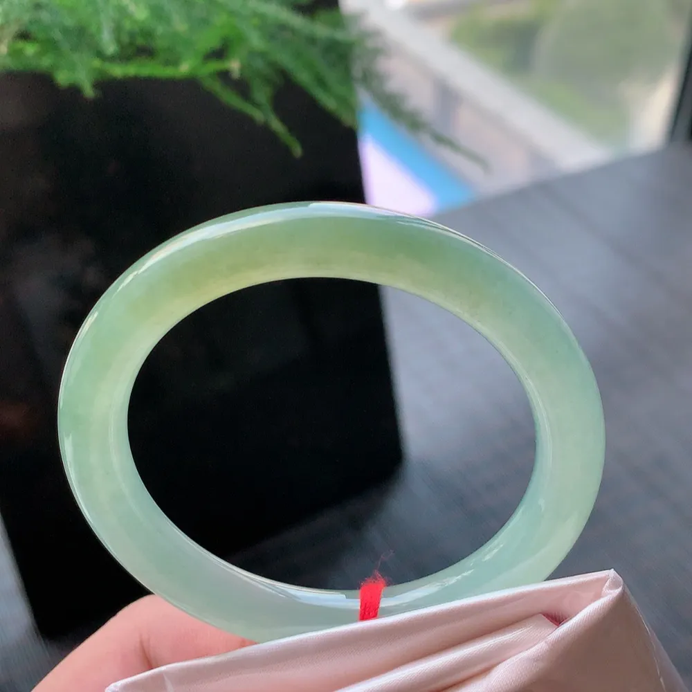 圆条高冰黄翡 无瑕 尺寸:53.1/8.5 种色俱佳