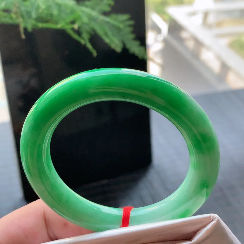 圆条一大节阳绿 无瑕 尺寸:51.7/11.1/10.7 色好