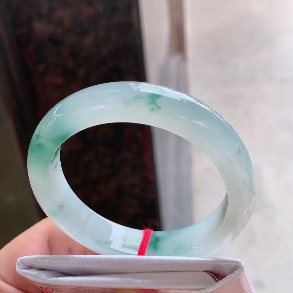 正圈冰飘花 无瑕 尺寸:55.7/12.3/8.5 花美