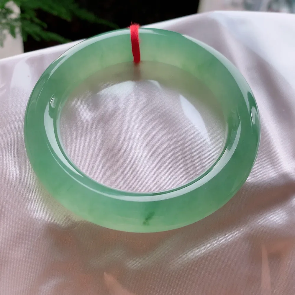 圆条满色高冰绿 无瑕 尺寸:56.1/12/11.8 种色俱佳