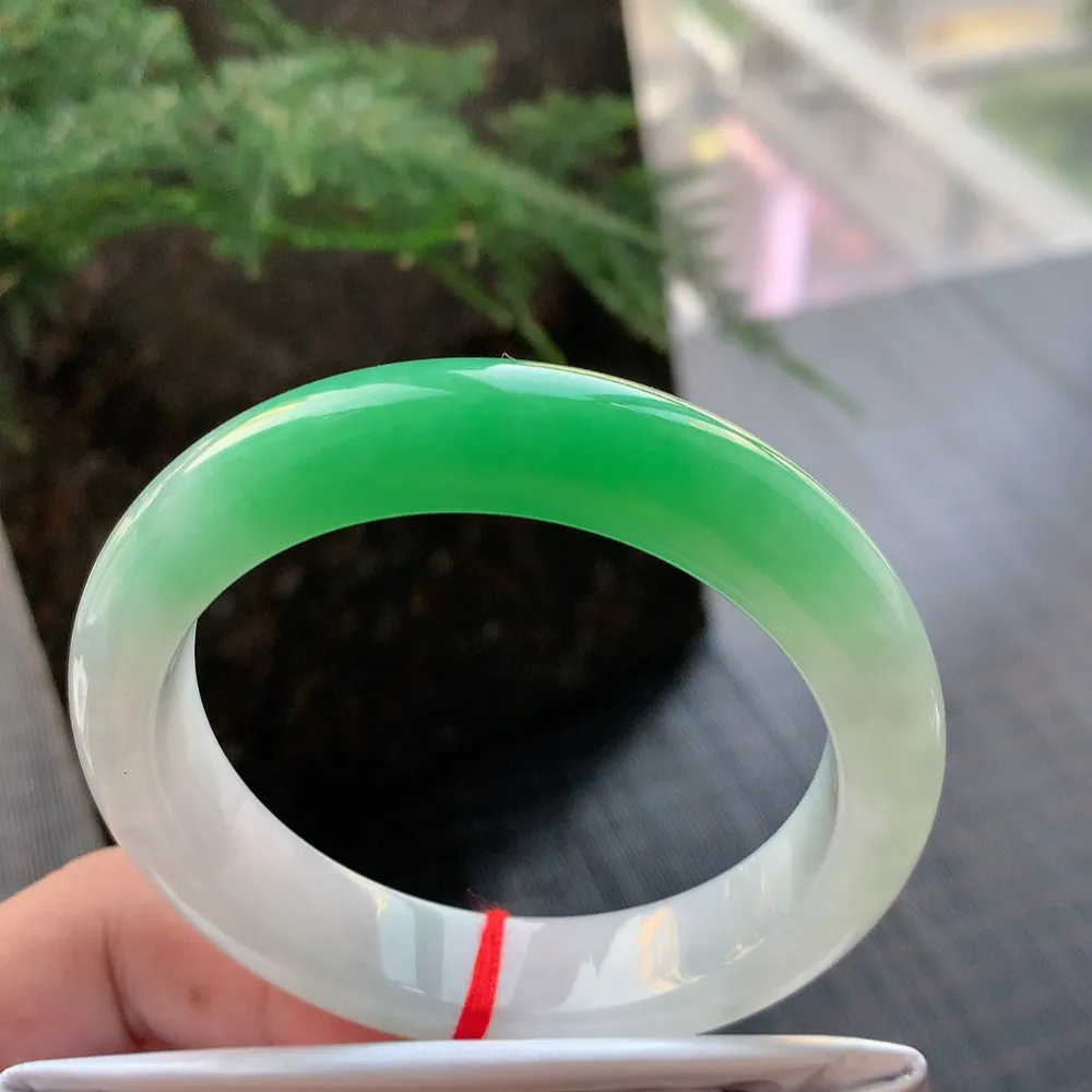 正圈一大节阳绿 无瑕 尺寸:54.8/13.1/8.8 色阳