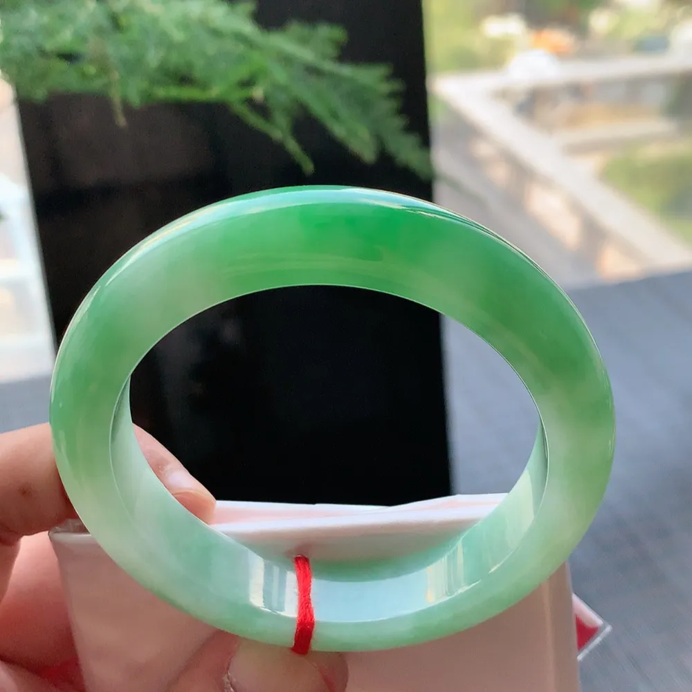 正圈冰糯阳绿 无瑕 尺寸:54.8/12.8/8.8 色好🥰🥰