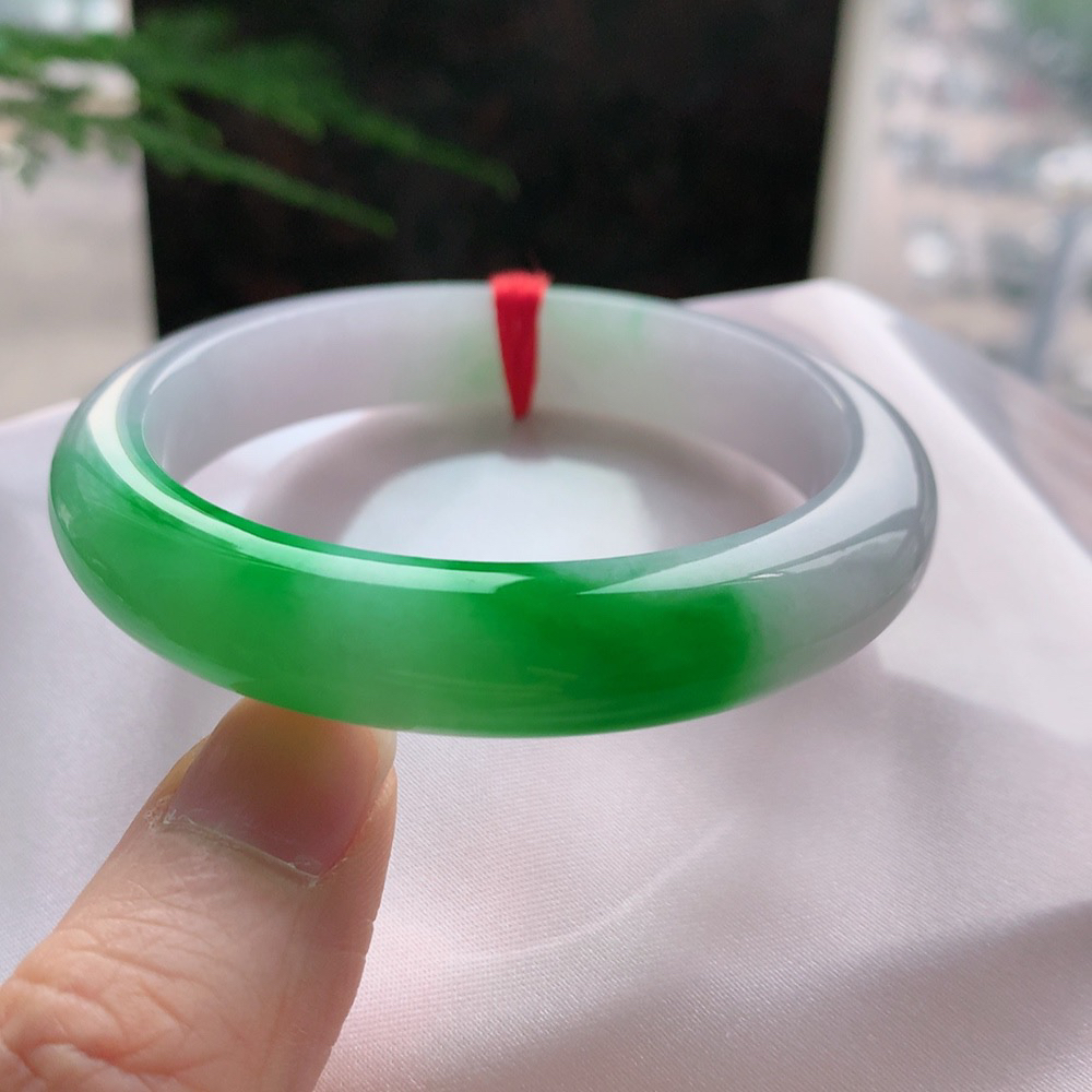 正圈一大节阳绿 无瑕 尺寸:54.2/11.7/8.4 色阳