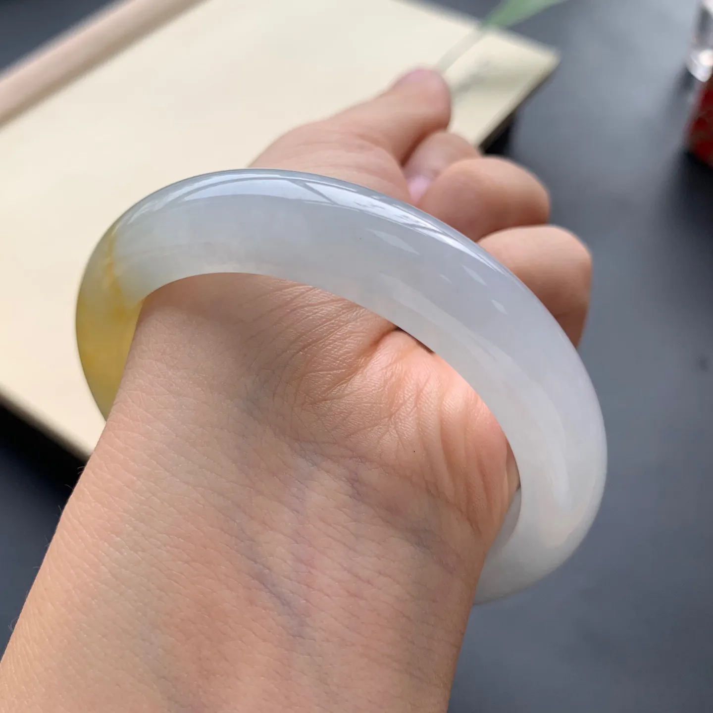 56圈口冰种飘黄翡正圈手镯 尺寸：56-12.3-9，无纹裂，水润起胶，优雅迷人