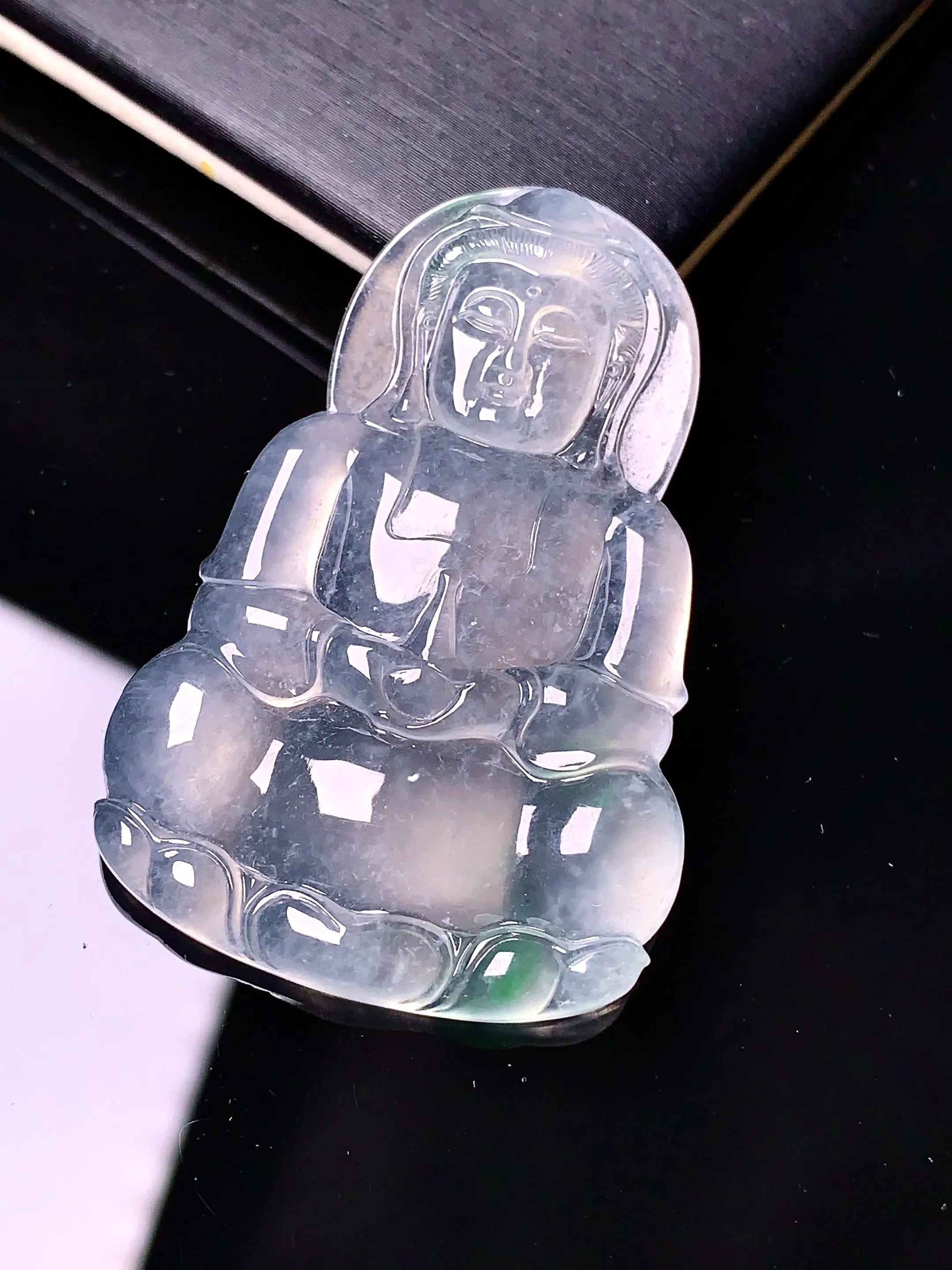 冰种观音菩萨吊坠 玉质细腻 色泽清新艳丽 整体尺寸45.2*30.5*5.2