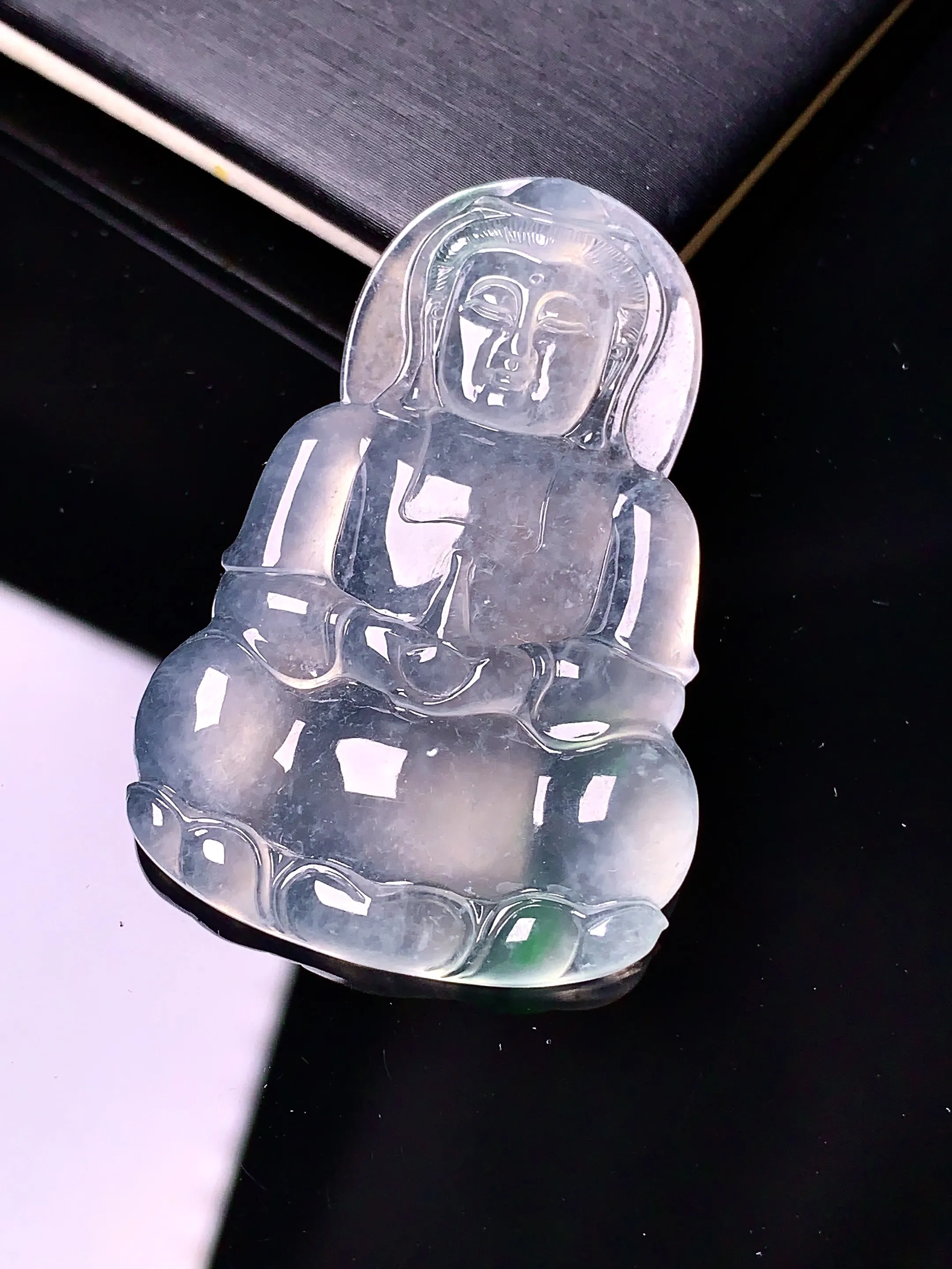 冰种观音菩萨吊坠 玉质细腻 色泽清新艳丽 整体尺寸45.2*30.5*5.2