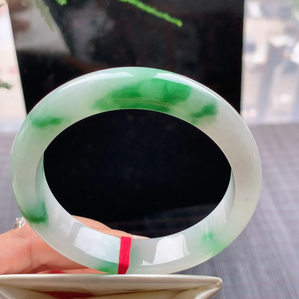 正圈冰绿花 无瑕 尺寸:56.5/13.2/8.4 花美