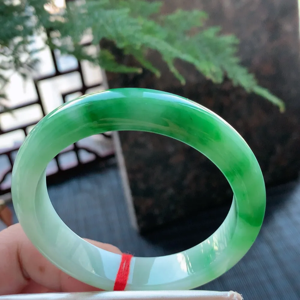 正圈冰糯翠绿 无瑕 尺寸:55.5/12.2/7.7 色好