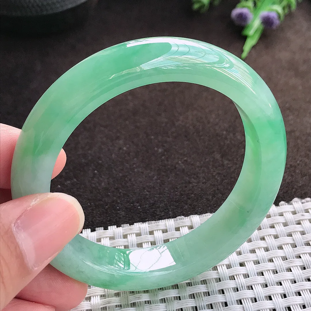 天然a货翡翠54.5/12.3/8.9老坑冰胶水灵满绿飘阳绿手镯宽边翡翠玉手镯