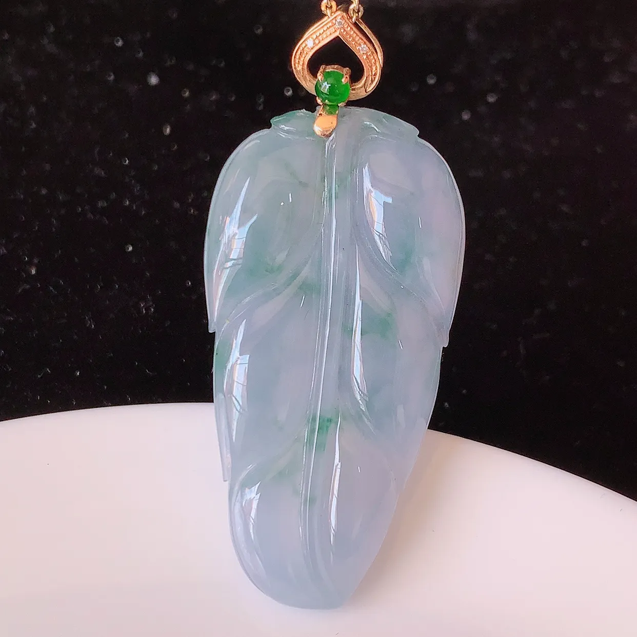 自然光实拍，18K金镶嵌冰种紫罗兰飘花翡翠叶子吊坠，寓意“大业有成，一夜成名，金枝玉叶”水润叶子，翡