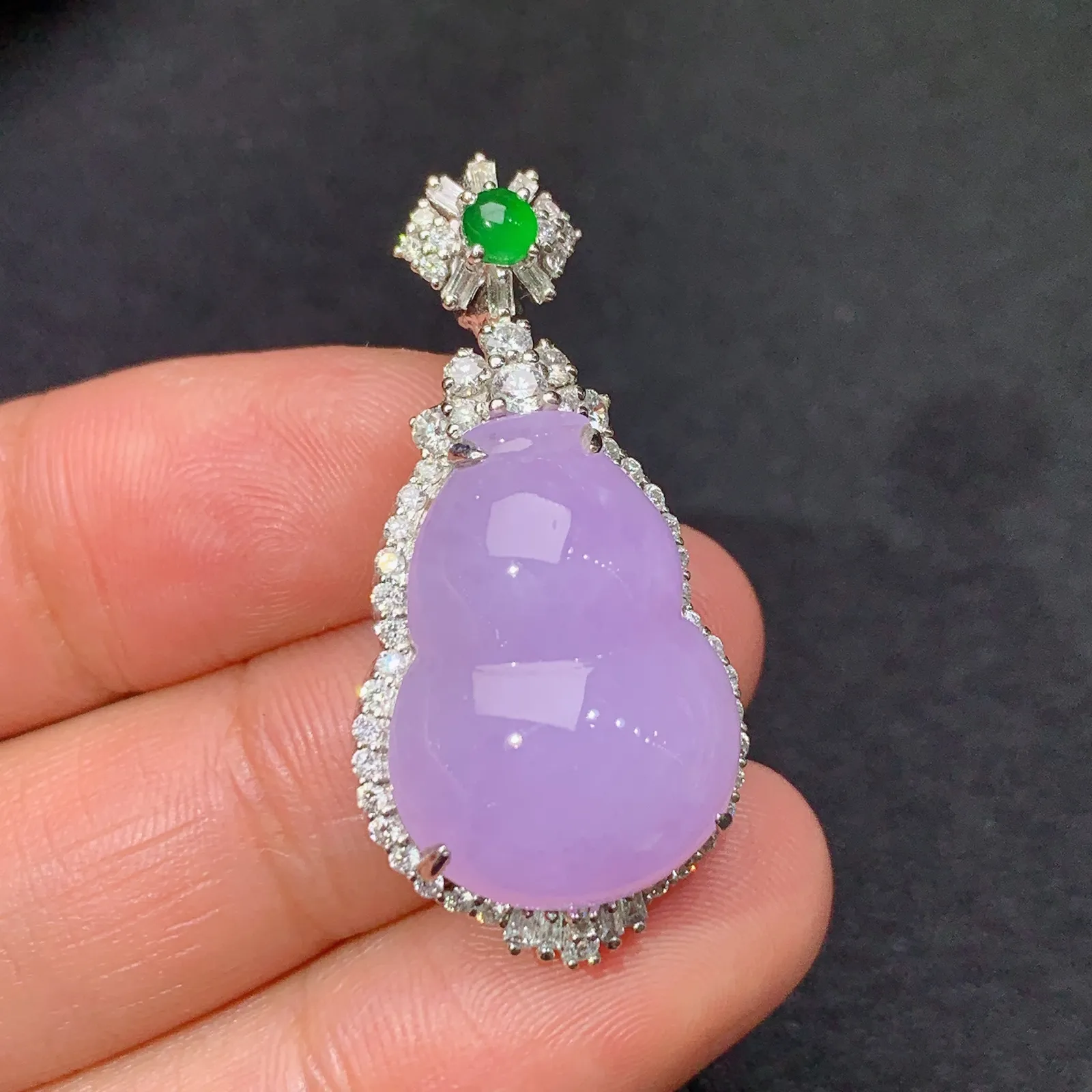 紫罗兰葫芦吊坠，18k金镶嵌，颜色鲜艳，温润细腻 尺寸34.3*16.7*11.1