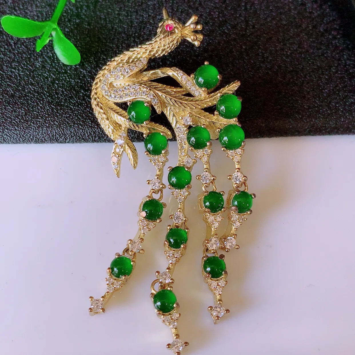 冰透满绿翡翠925银镶嵌凤凰胸针，自然光实拍，翠色灵动，颜色漂亮，种老水足，品相佳，佩戴佳品！#97.15整体60*32.5*11裸石4.2*4.2