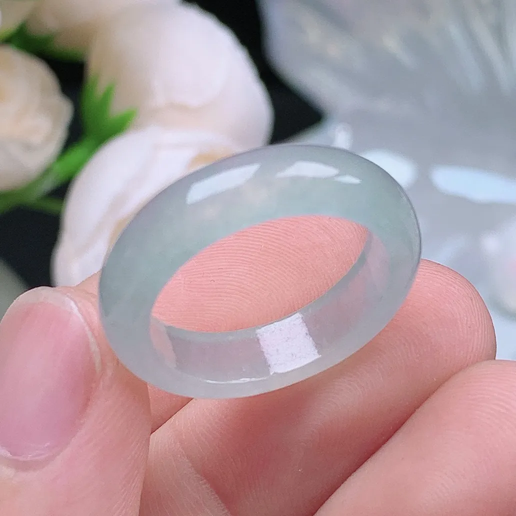 缅甸老坑冰种翡翠水润晴底起胶戒指玉指环  水润通透 尺寸：18.8-5.6-3.3mm 19号圈口6S