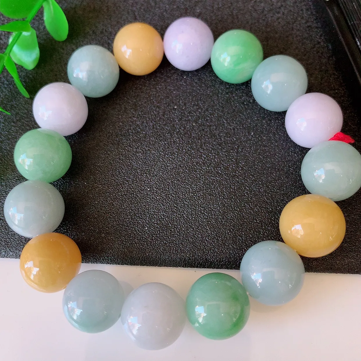 自然光实拍，冰润多宝翡翠手链，多彩翡翠手串，颜色丰富，料子细腻，高档大气，自戴送礼佳品！#46.15取一尺寸13.2mm