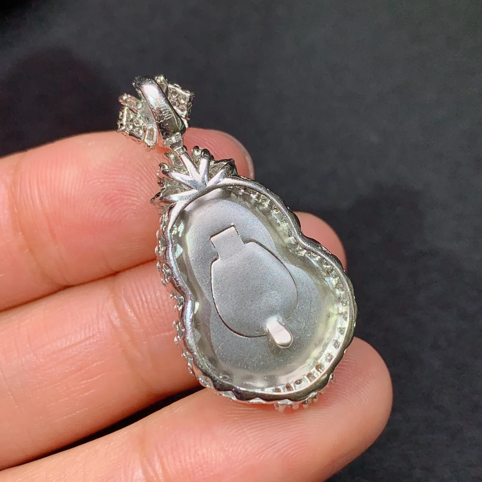 紫罗兰葫芦吊坠，18k金镶嵌，颜色鲜艳，温润细腻 尺寸34.3*16.7*11.1