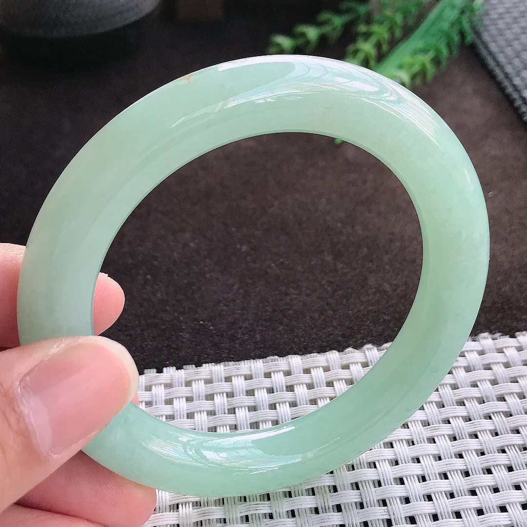 天然a货翡翠57/10.7/11老坑冰润水灵满绿冰晴绿圆条手镯翡翠玉手镯