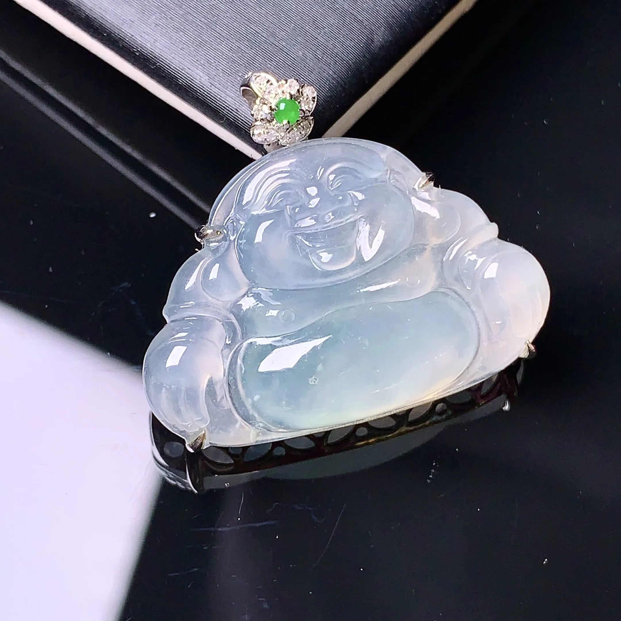 18k金钻镶嵌冰种佛公吊坠 玉质细腻 色泽清新艳丽 整体尺寸24.5*27.8*6.3
