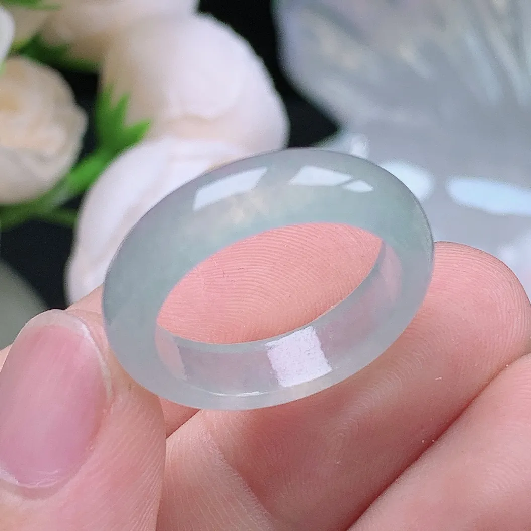 缅甸老坑冰种翡翠水润晴底起胶戒指玉指环  水润通透 尺寸：18.8-5.6-3.3mm 19号圈口6