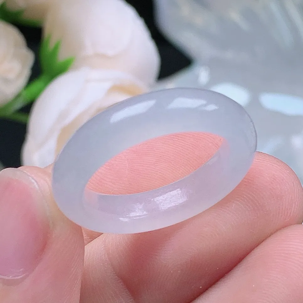 缅甸老坑冰种翡翠水润起胶白月光戒指玉指环  水润通透 尺寸：18.7-5.6-3.9mm 19号圈口6S