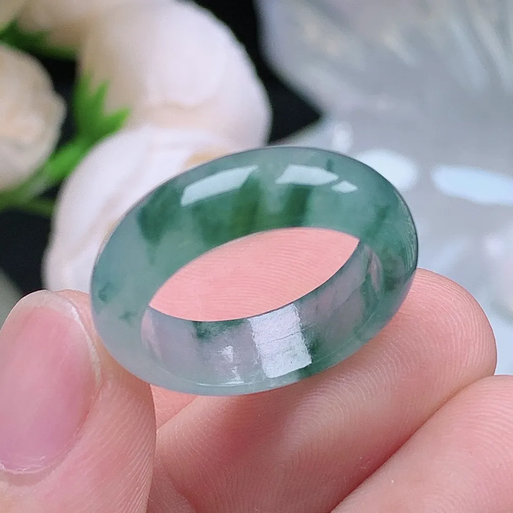 缅甸老坑冰种翡翠水润起胶飘花戒指玉指环  水润通透 尺寸：17.7-6.4-3.2mm 16号圈口6S