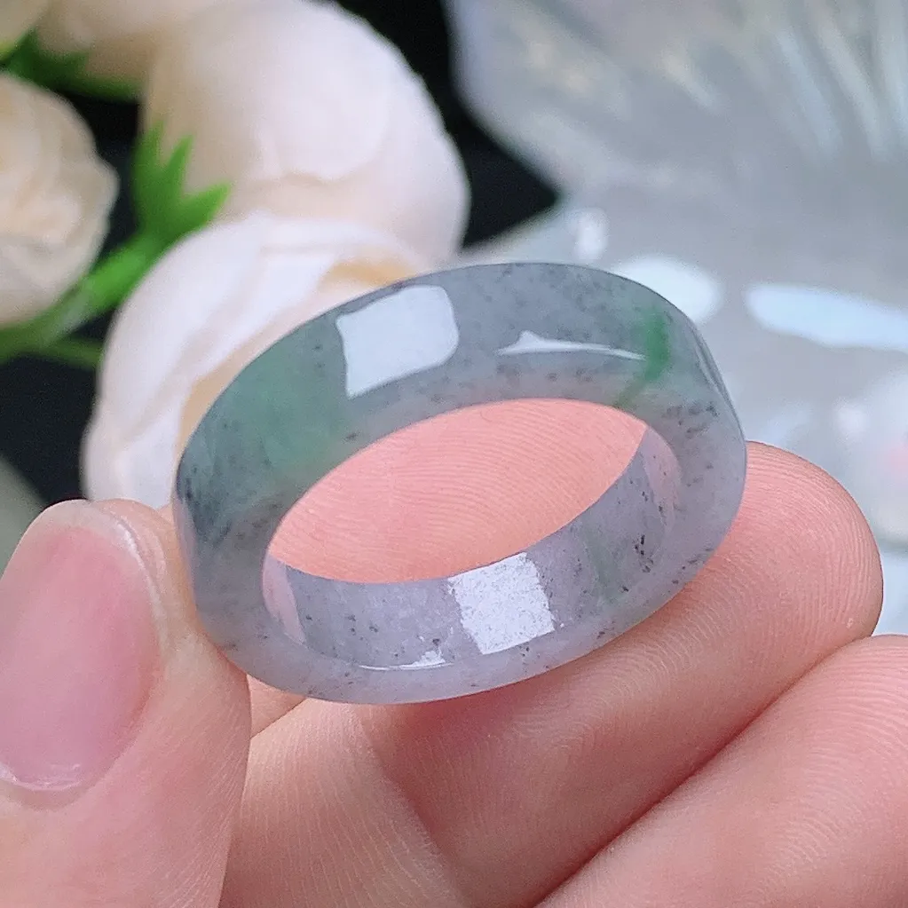 缅甸老坑种翡翠水润飘绿乌鸡方戒指玉指环  水润通透 尺寸：20.1-5.6-3.5mm 23号圈口6