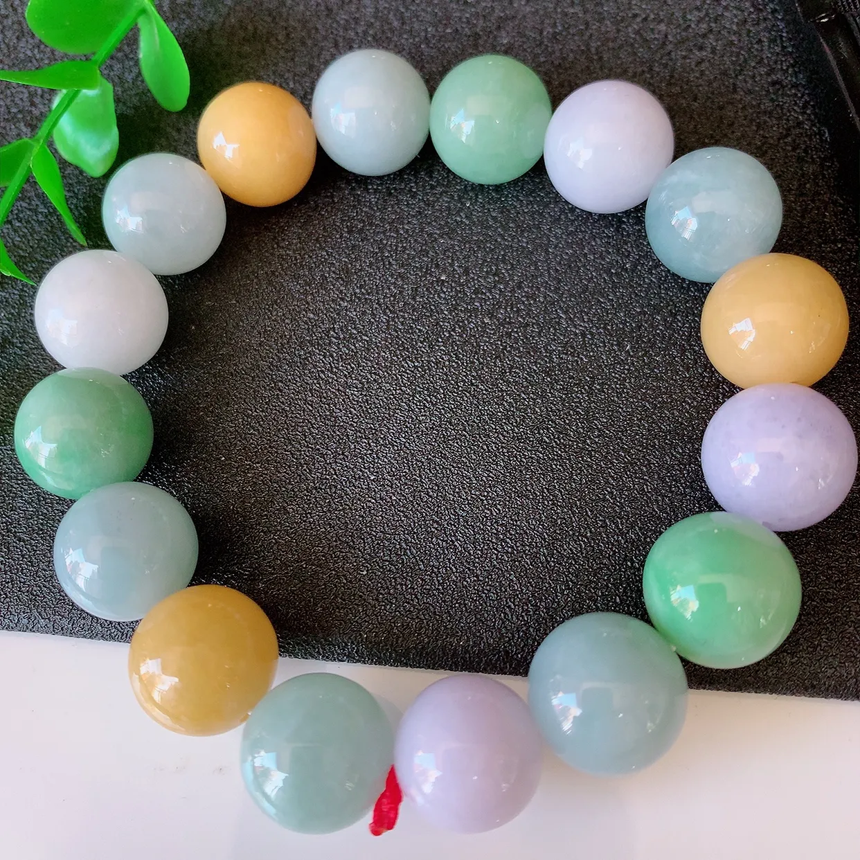 自然光实拍，冰润多宝翡翠手链，多彩翡翠手串，颜色丰富，料子细腻，高档大气，自戴送礼佳品！#46.15取一尺寸13.2mm