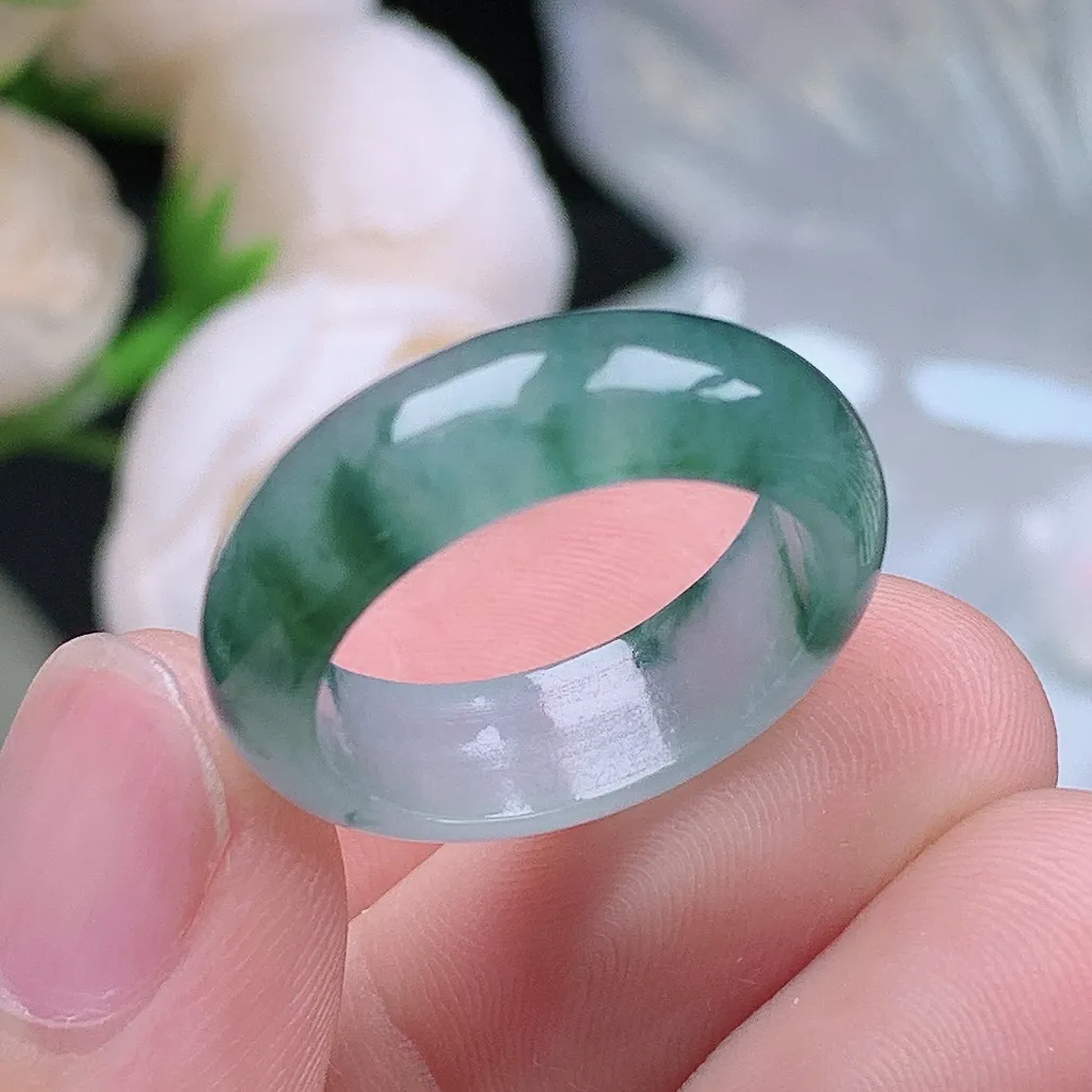 缅甸老坑冰种翡翠水润起胶飘花戒指玉指环  水润通透 尺寸：17.7-6.4-3.2mm 16号圈口6