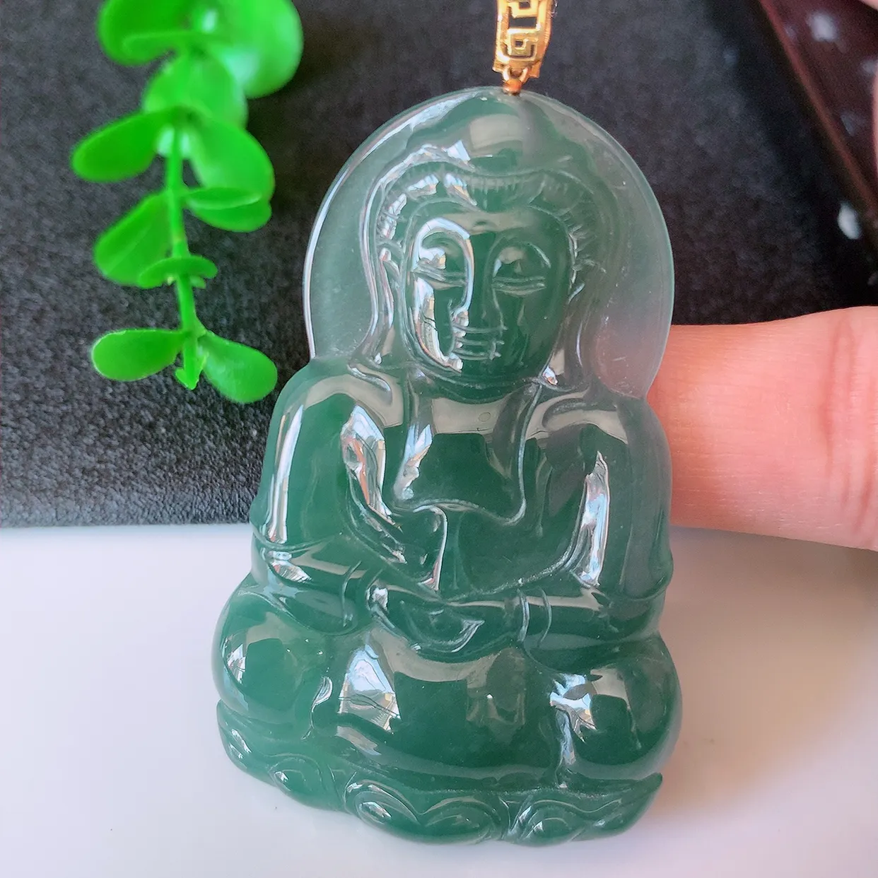 18K金镶嵌冰种满色翡翠观音菩萨吊坠，赐福翡翠观音，观音面相端庄，品相佳，佩戴气质！#35.15整体