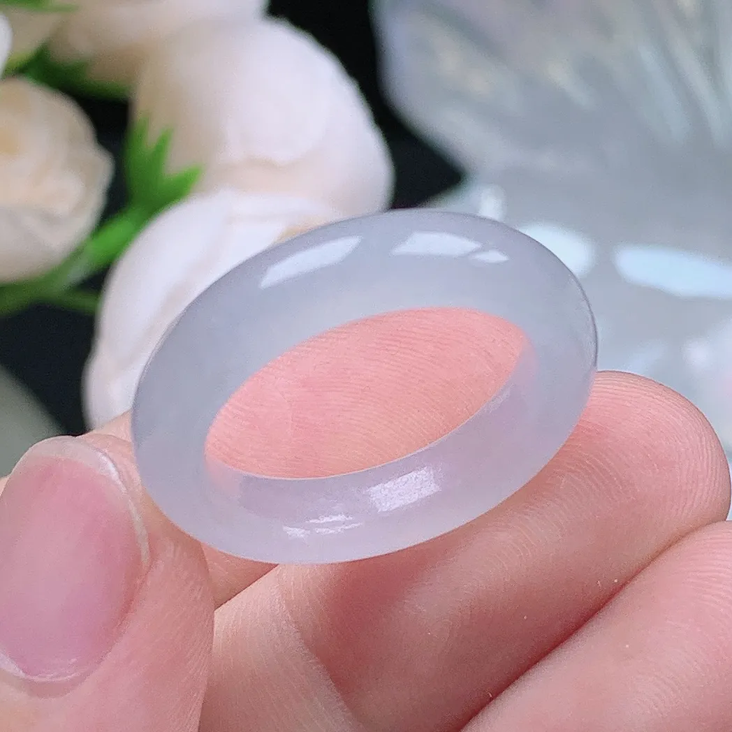 缅甸老坑冰种翡翠水润起胶白月光戒指玉指环  水润通透 尺寸：18.7-5.6-3.9mm 19号圈口