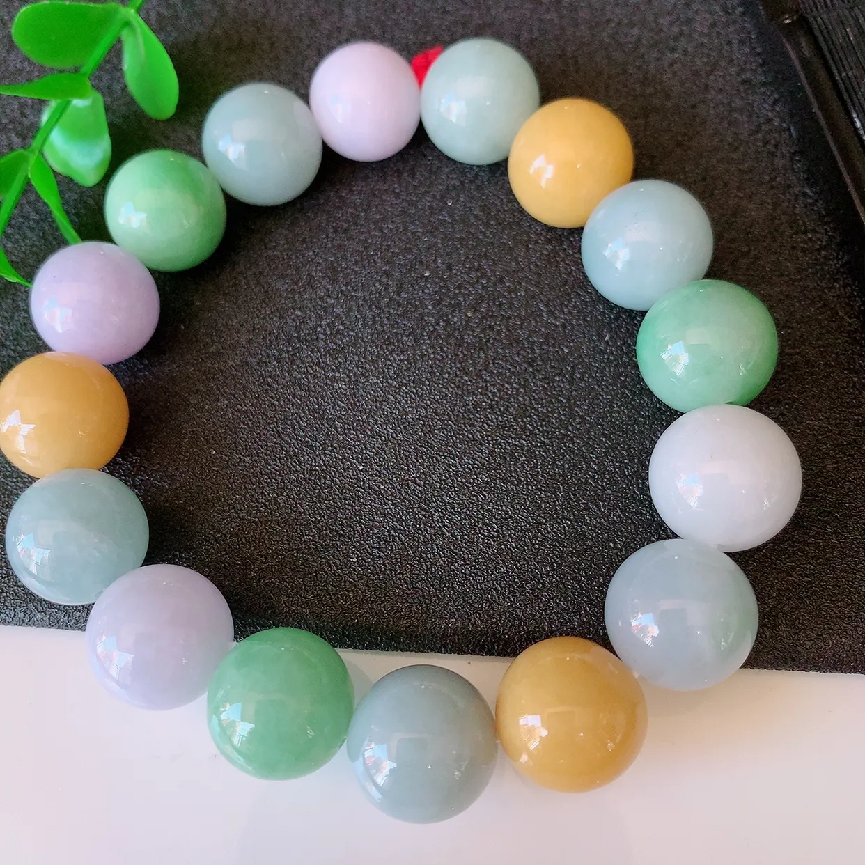 自然光实拍，冰润多宝翡翠手链，多彩翡翠手串，颜色丰富，料子细腻，高档大气，自戴送礼佳品！#46.15取一尺寸13.2mm