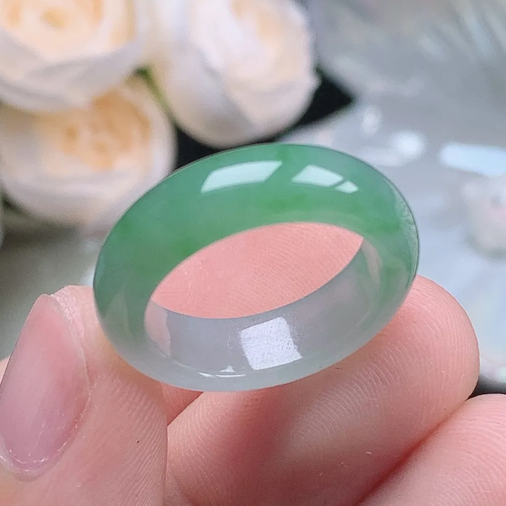 缅甸老坑种翡翠水润半山水飘绿戒指玉指环  水润通透 尺寸：17.8-6.5-3.7mm 16号圈口6S