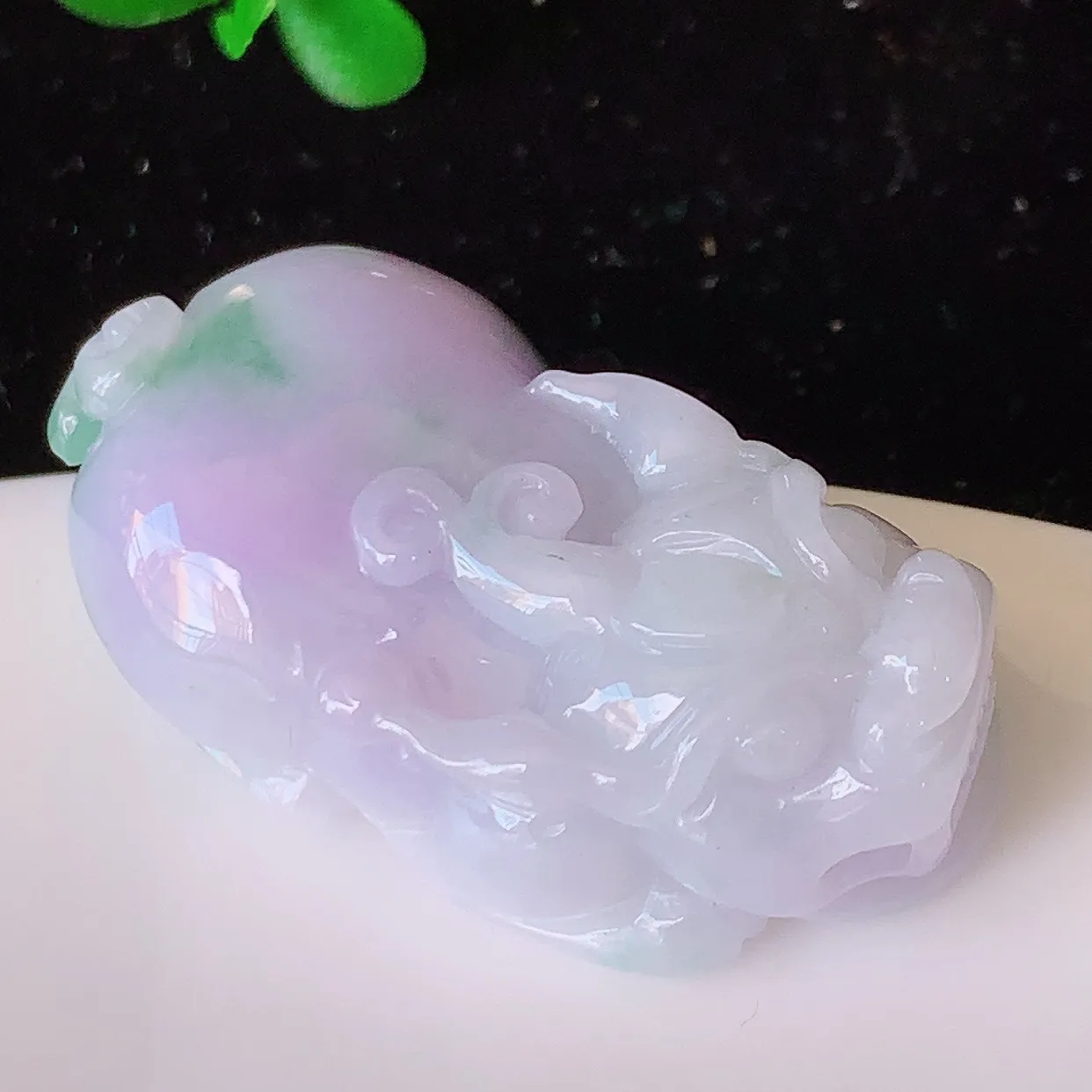 自然光实拍，冰润春带彩翡翠招财貔貅吊坠，民间有“一摸貔貅运程旺盛，再摸貔貅财运滚滚，三摸貔貅平步青云 ”的美好祝愿。#1.15