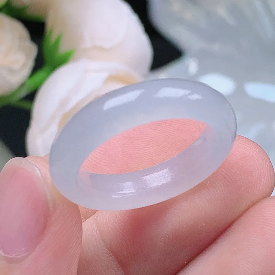 缅甸老坑冰种翡翠水润起胶白月光戒指玉指环  水润通透 尺寸：18.7-5.6-3.9mm 19号圈口6S