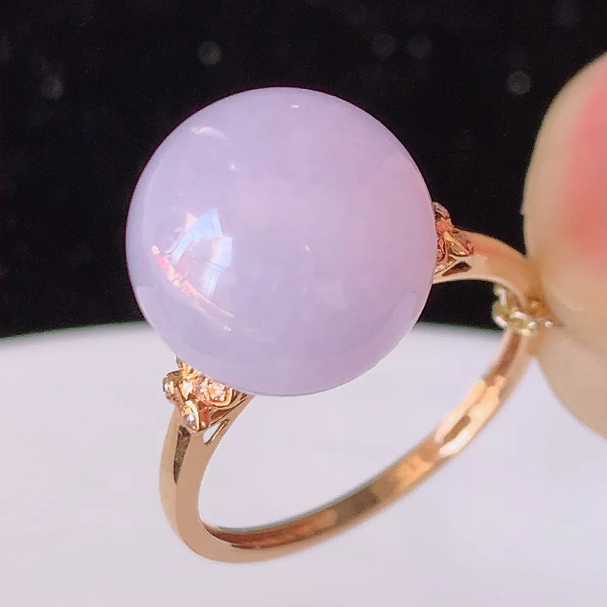 自然光实拍 18K金精工镶嵌紫罗兰翡翠圆珠戒指，玉质细腻，翡翠色泽均匀，艳丽饱满，款式高贵大气，上手亮眼，#83.15戒指整体30-17-12.8裸石11.8